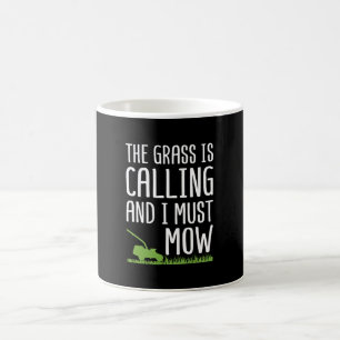 Rasenmäher - das Gras ruft Kaffeetasse