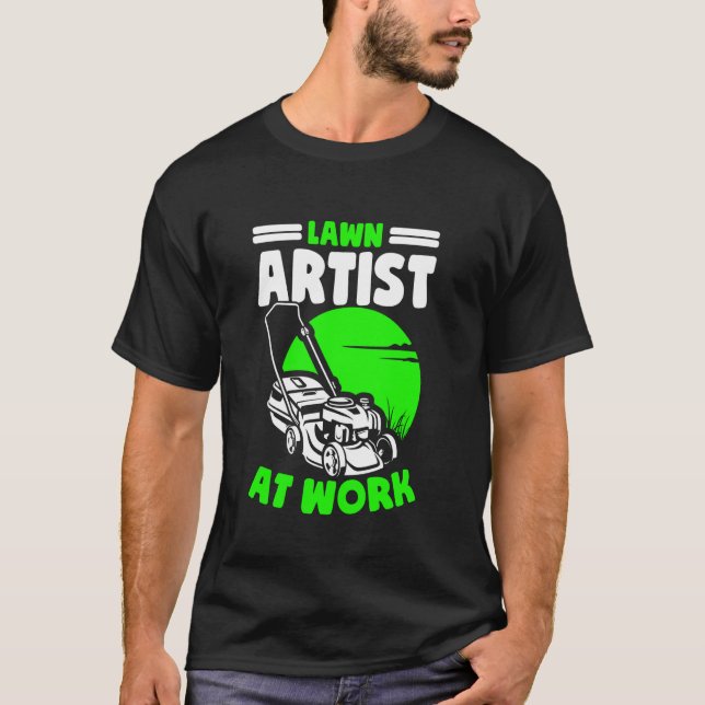 Rasenmäher in der Arbeit Rasenmäher Landschaft T-Shirt (Vorderseite)