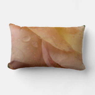 Rasierropfen auf Rose Petals Pink Peach Floral Lendenkissen