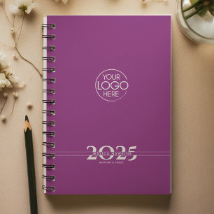 Raspberry Purple Overlapping Texte Logo hebdomadai
