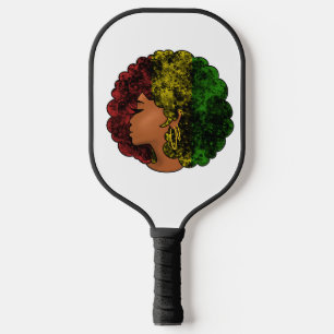 Rasta schwarze Frau in rot-gelb-grün Pickleball Schläger
