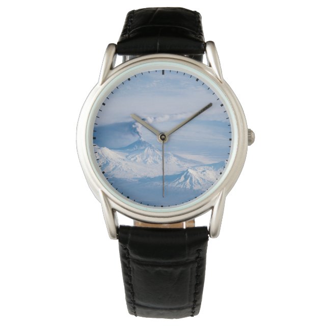 Rauch aus dem Vulkan Kliuchevskoi. Armbanduhr (Vorderseite)