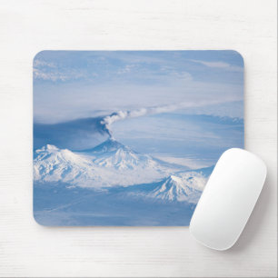 Rauch aus dem Vulkan Kliuchevskoi. Mousepad