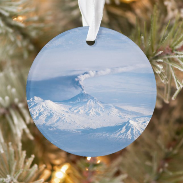 Rauch aus dem Vulkan Kliuchevskoi. Ornament (Baum)