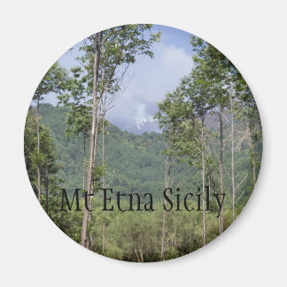 Rauchen des Ätna durch die Bäume Magnet