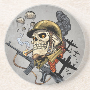 Rauchender Schädel mit Sturzhelm, Flugzeugen und Untersetzer