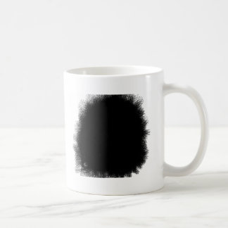 rauchendes Schwarzes und Dunkelheit im Kaffeetasse