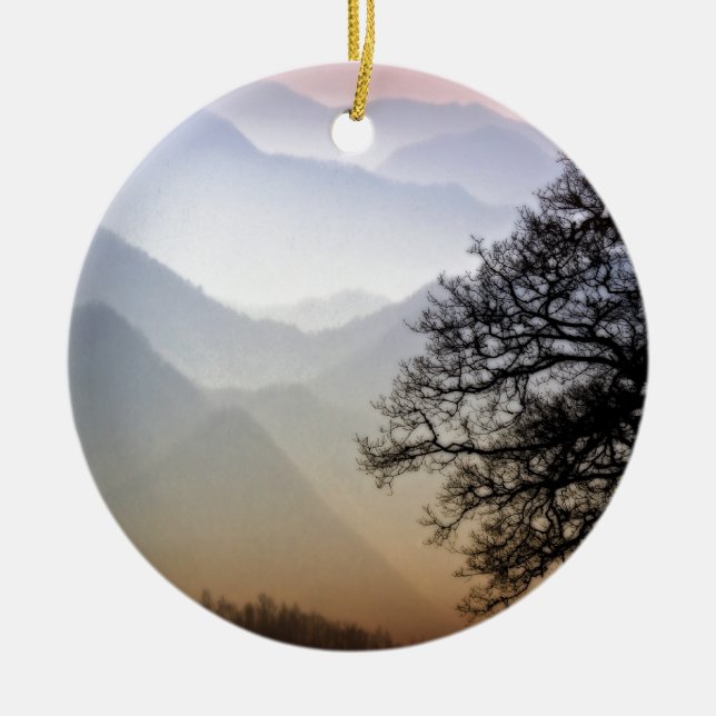 Rauchiger Gebirgssonnenuntergang von der blauen Keramik Ornament (Vorne)