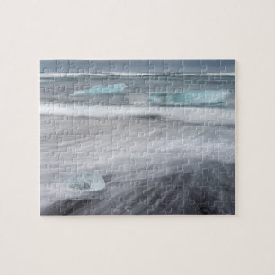 Rauhe Meereslandschaft mit Eis, Island