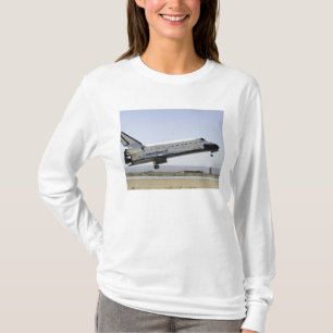 Raumfähre Atlantis bereitet sich für die Landung T-Shirt