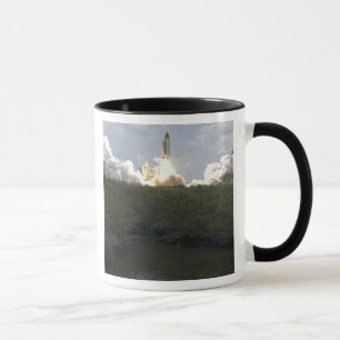 Raumfähre Atlantis hebt 13 weg Tasse