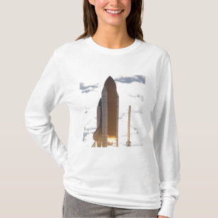 Raumfähre Atlantis hebt 16 weg T-Shirt
