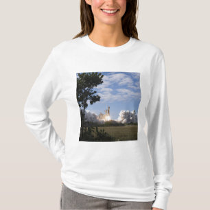 Raumfähre Atlantis hebt 18 weg T-Shirt