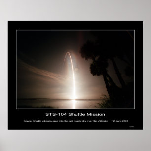 Raumfähre Atlantis ldet in das ruhige Schwarze Poster