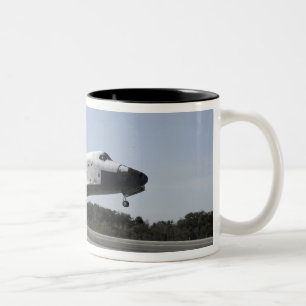 Raumfähre Atlantis setzt 3 auf Zweifarbige Tasse