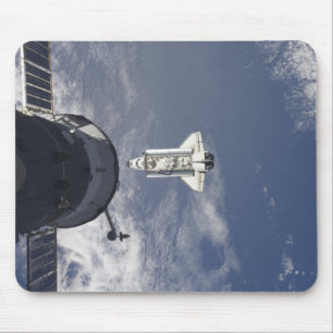 Raumfähre Atlantis und ein russisches Raumfahrzeu Mousepad