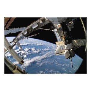 Raumfähre Atlantis und ein Soyuz Raumfahrzeug Fotodruck