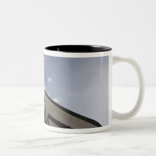Raumfähre-Bemühung auf der Abschussrampe 6 Zweifarbige Tasse