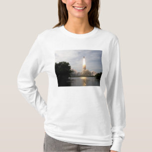 Raumfähre-Bemühung hebt 4 weg T-Shirt