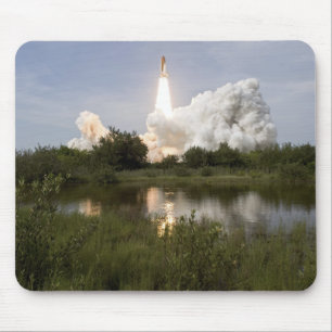 Raumfähre-Bemühung hebt 7 weg Mousepad