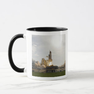 Raumfähre-Bemühung hebt 8 weg Tasse