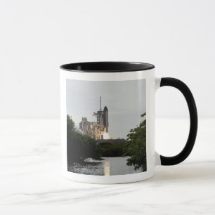 Raumfähre-Bemühung hebt weg Tasse