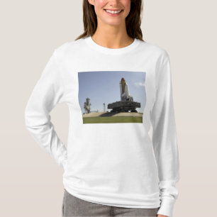 Raumfähre-Bemühung nähert sich der T-Shirt