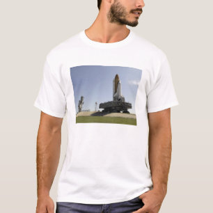Raumfähre-Bemühung nähert sich der T-Shirt