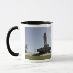 Raumfähre-Bemühung nähert sich der Tasse