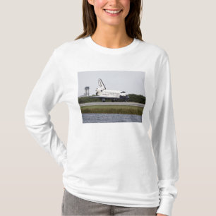 Raumfähre-Entdeckung auf der Rollbahn T-Shirt