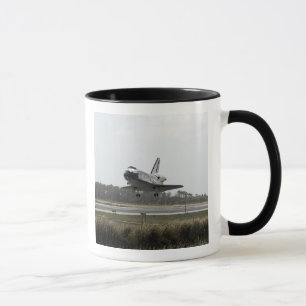 Raumfähre-Entdeckung nähert sich Landung Tasse
