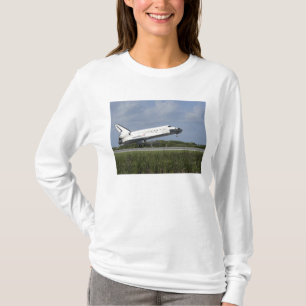Raumfähre-Entdeckungsländer auf Rollbahn 33 T-Shirt