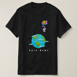 Raumfahrer mit Balloons, die den T - Shirt der Erd
