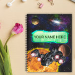Raumfahrt, Weltraum, Sonne, Planeten, Galaxie Notizbuch<br><div class="desc">Raumschiff, Außenraum, Sonne, Planeten, Galaxy Spiral Notebook - eine faszinierende Kreation für Jungen und Jugendliche, die sich interstellare Abenteuer wünschen. Tauchen Sie ein in den Nervenkitzel der Weltraumforschung mit unserem individuellen Notizbuch, das die erstaunlich inspirierend Majestät des Kosmos einfängt. Reisen Sie durch den Kosmos mit einem hochmodernen Raumschiff, das inmitten...</div>