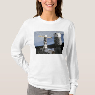 Raumfahrzeuge des Russen Soyuz und des T-Shirt