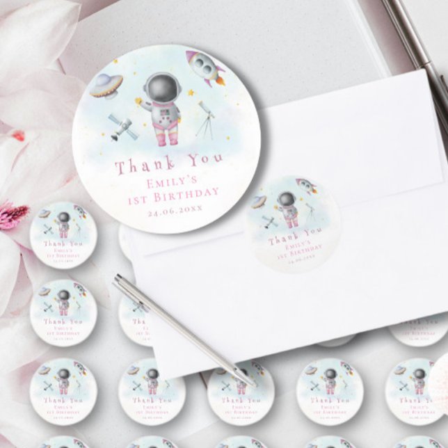 Raummädchen Astronaut rosa Raketenstern 1. Geburts Runder Aufkleber (Von Creator hochgeladen)