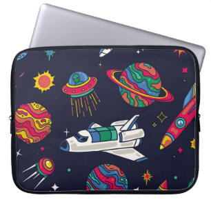 Raumschiff in Galaxy nahtloses Muster. Hintergrund Laptopschutzhülle