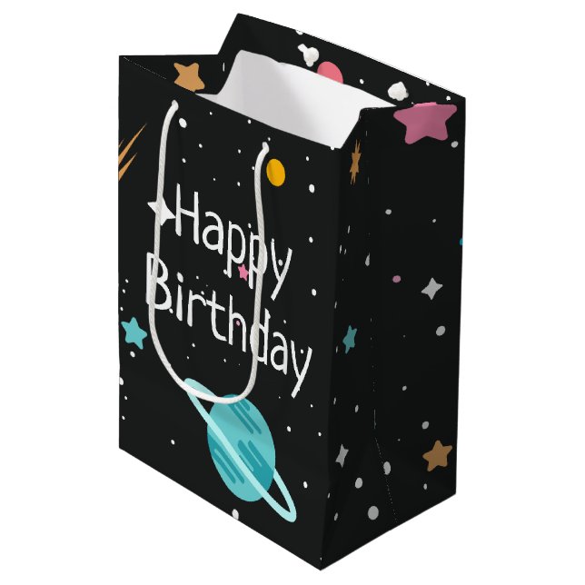 Raumschiff und Planet auf schwarz Mittlere Geschenktüte (Vorderseite Schrägansicht)