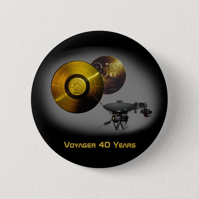 Raumsonde und Goldener Rekord mit 40 Jahren Button (Vorderseite)