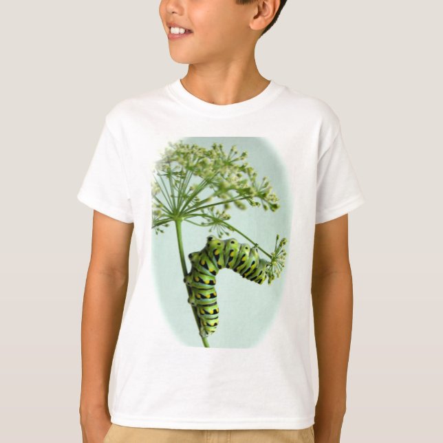 Raupe aus schwarzem Frack isst Petersilie T-Shirt (Vorderseite)