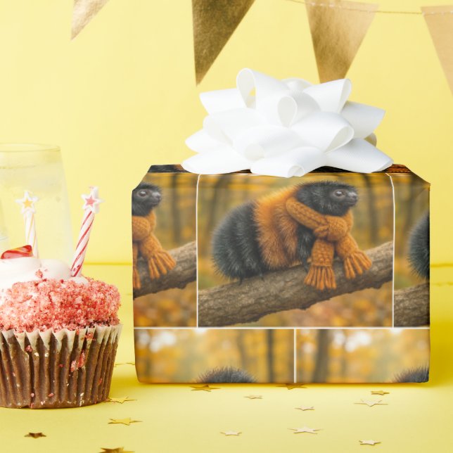 Raupe des Wollbären Herbst mit einem Scarf Geschenkpapier (Geburtstagsparty)