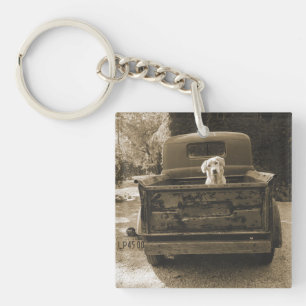 Raus aus dem Dodge - Hundefoto Schlüsselanhänger