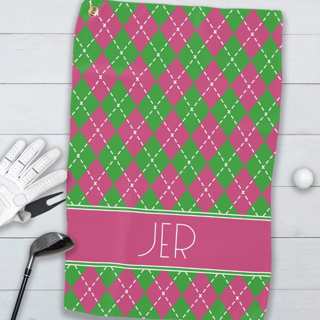 Raute Kariert rosafarbene Monogramm-Initialen Golfhandtuch (Argyle Plaid Pink Green Custom Monogram Initials Golf Towel)