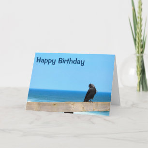 Raven regarde une joyeuse carte d'anniversaire