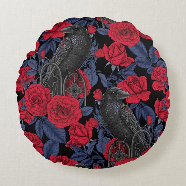 Ravens und Rose mit dunkelblauen Blätter Rundes Kissen (Vorderseite)