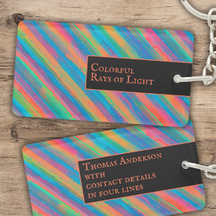Rayons de lumière colorés tombant dans l'obscurité