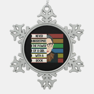 RBG unterschätzt nie den Power eines Mädchenbuchge Schneeflocken Zinn-Ornament