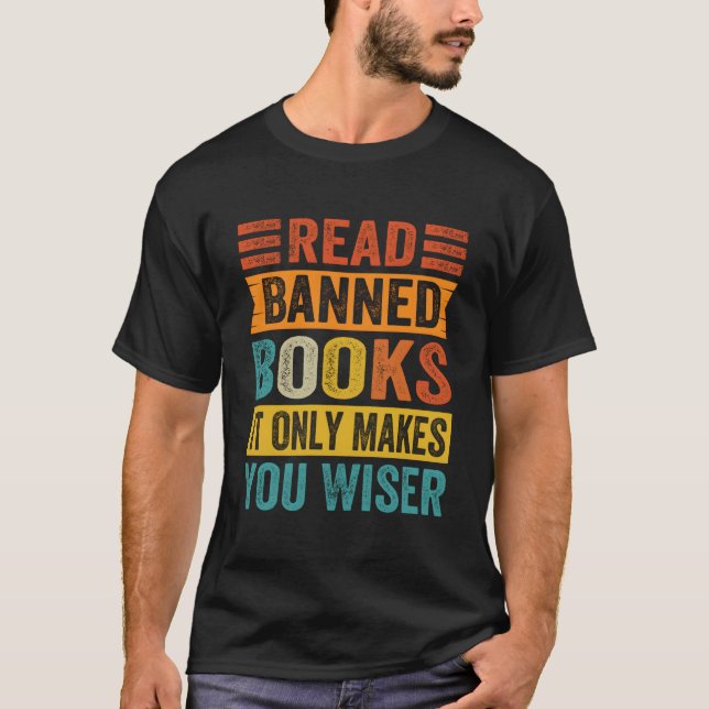 Read Banned Books It Only Makes You Wiser T-Shirt (Vorderseite)