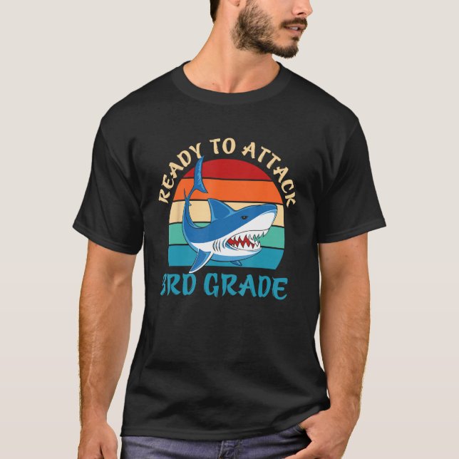 Ready To Attack 3rd Grade Third  Retro Shark Stude T-Shirt (Vorderseite)