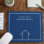 Real Anwesen Company Blue House Custom Realtor Mousepad<br><div class="desc">Dieses moderne Immobilienmousepad ist einfach und subtil mit Ihrem Monogramm und Firmennamen. Die schick minimalistisch-blau-weiße Linie zeichne ein Haus. Ein echtes Anwesen-Mauspad für Ihre Agent im Immobilienbüro.</div>